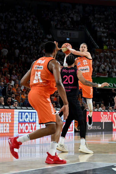 中国足球的 中国足球的