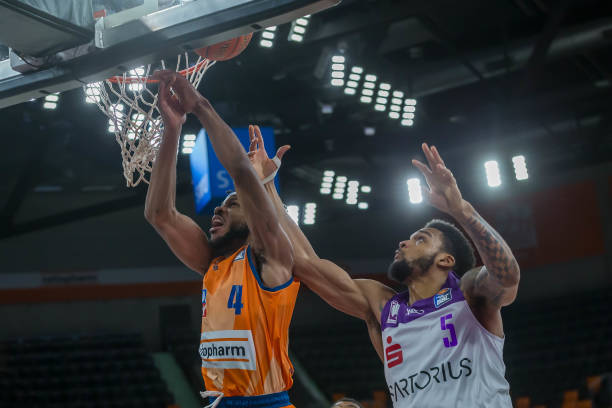 屡次攻破斯 屡次攻破斯