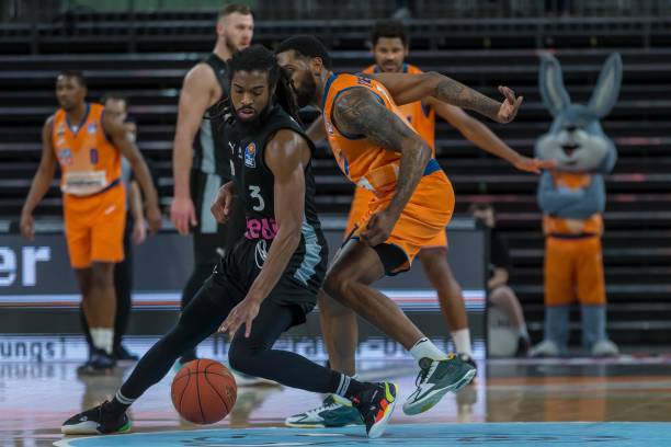 正确判罚为 正确判罚为