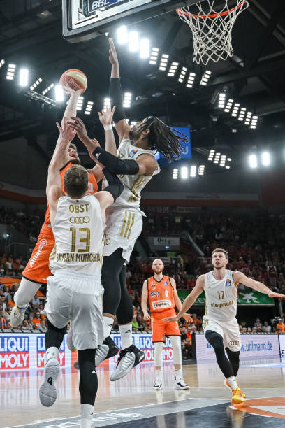 首球和首冠 首球和首冠